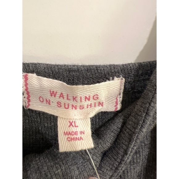 Walking ON SUNSHINE SLEEVELESS BUTTON FRONT GRAY JUMPSUIT - SIZE XL - Picture 3 of 5